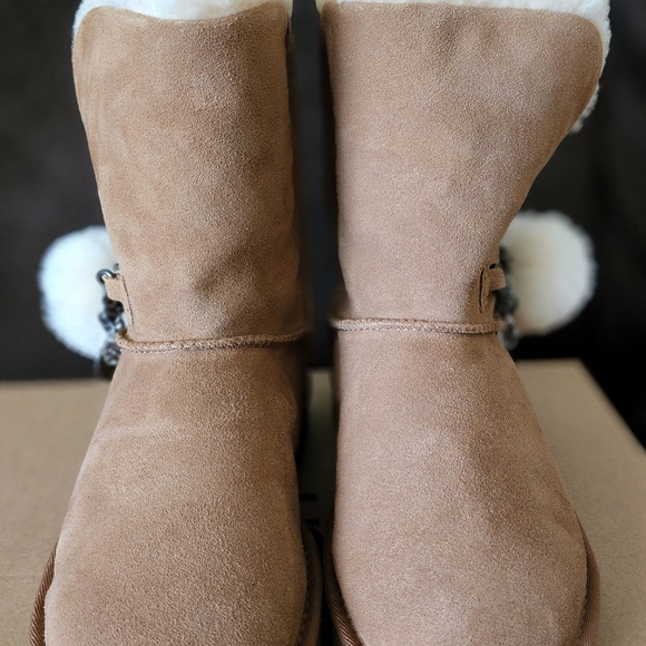 UGG - Picture 6 of 9